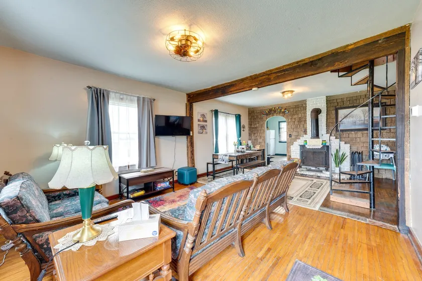 Charming Eagle Grove Farmhouse w/ Patio! - Image 1