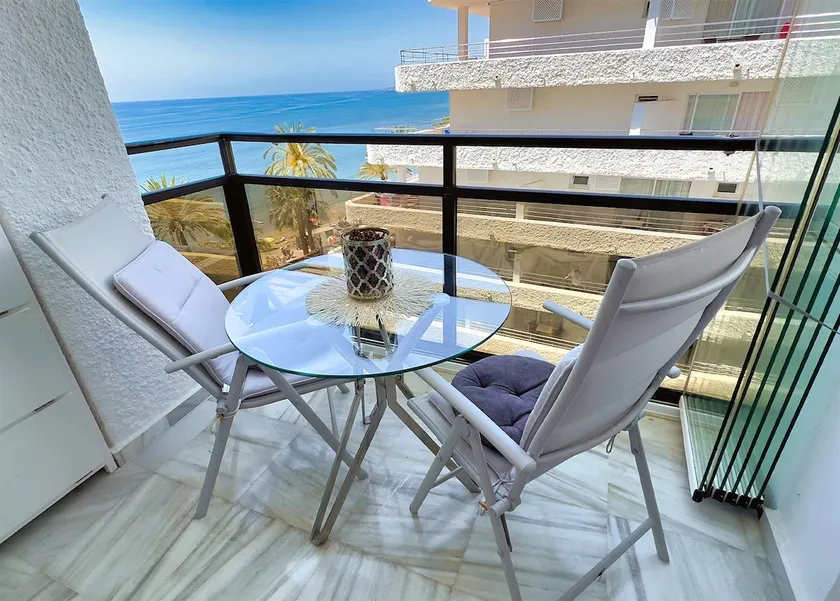 Skol 438 - Lovely 1 Bed Apartment with Wi-Fi + Sea Views in Skol Marbella - Image 1