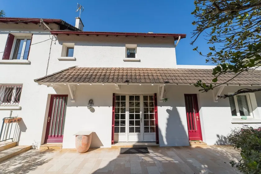 Les Poissons Rouges - house in the countryside - Image 1