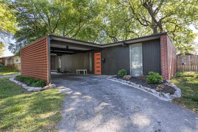 Retro Vibes | Mid-Century Gem in Springfield - Image 1