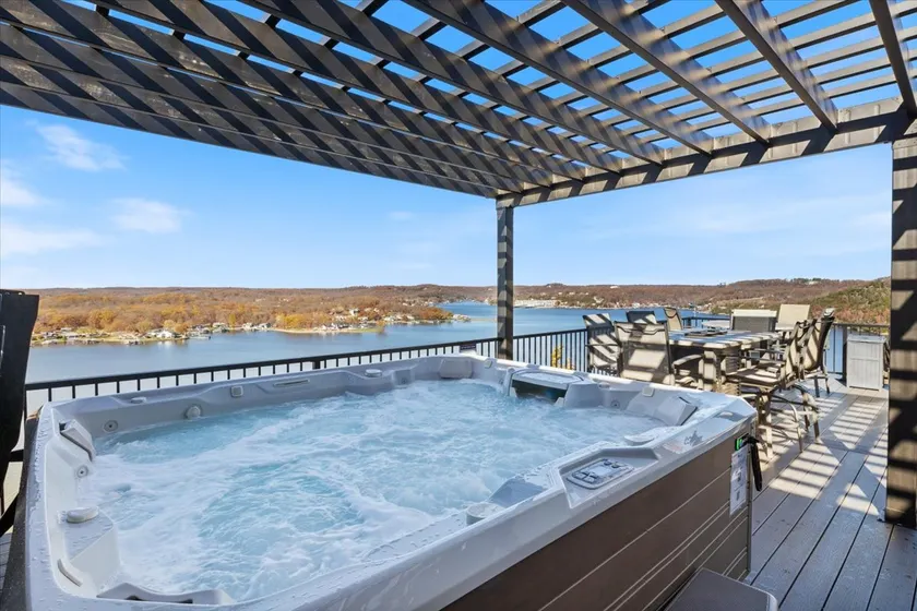 Amazing Sunset Lake Views, Huge Deck & Hot Tub! - Image 1