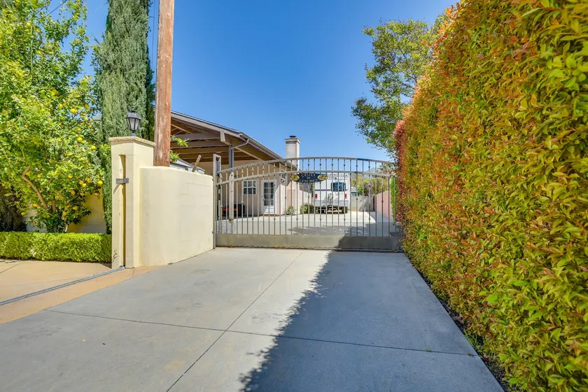 Luxe Pasadena Casita w/ Fireplace & Grill - Image 1