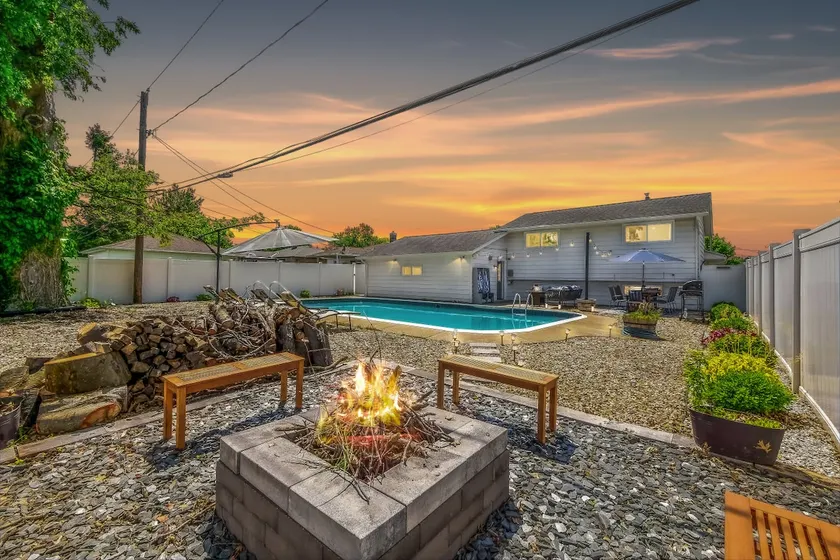 Swim & Relax - Pool, Hot Tub and Renovated - Image 1