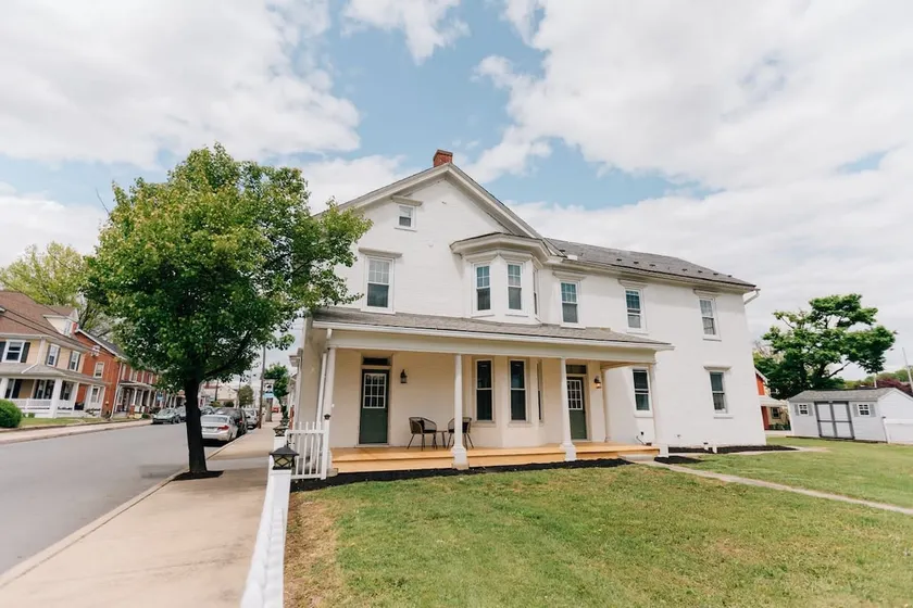 Newly Renovated Vintage Inspired Large 4 BR Home - Image 1