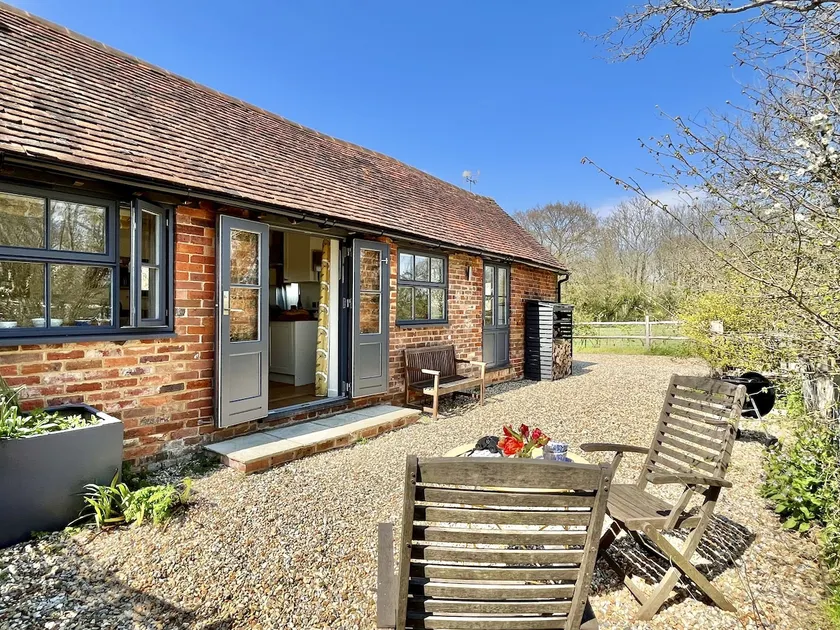 Primrose Lodge by inspirestays-com - a cottage that sleeps 2 guests in 1 bedroom - Image 1