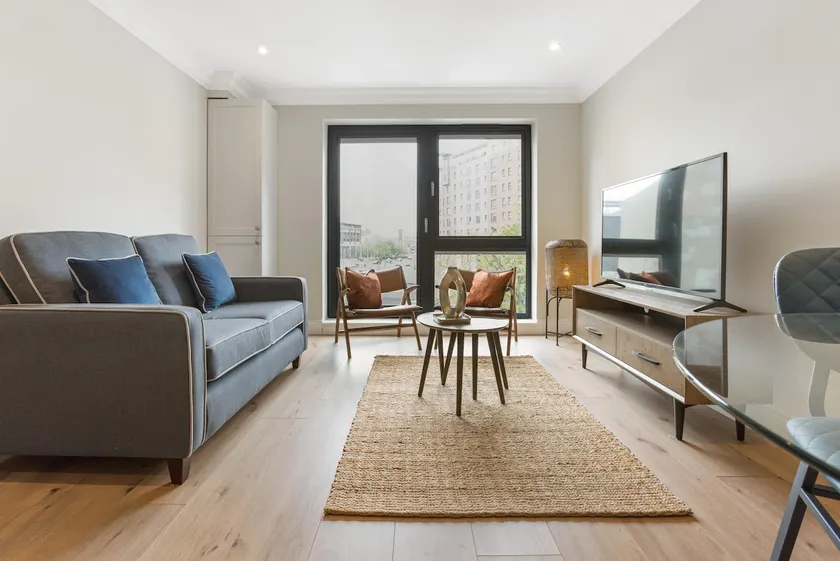 5-Star Contemporary City Retreat - Image 1