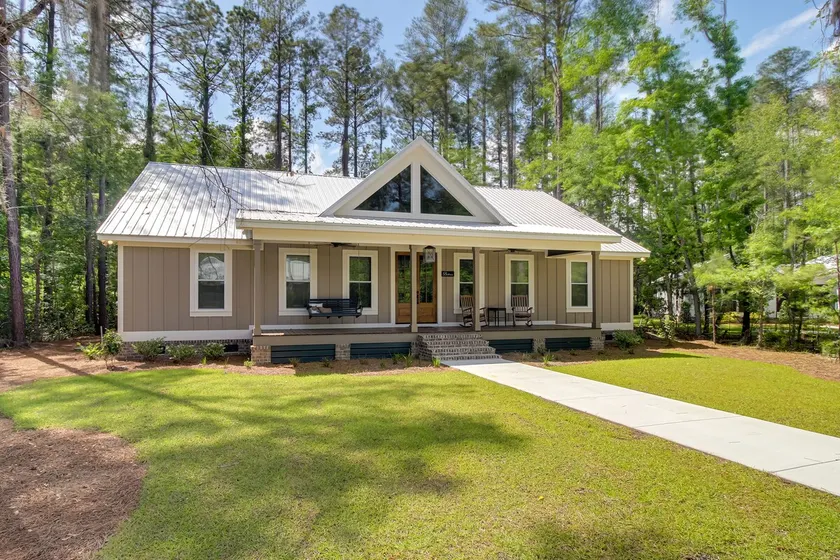 Spacious Midway Cottage w/ Porches, Near Hunting! - Image 1