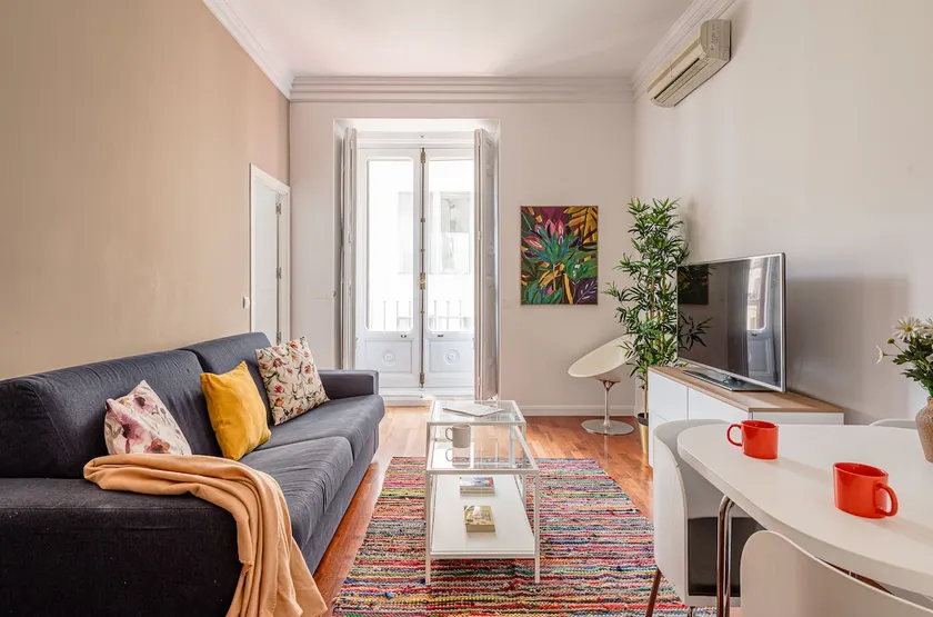 Bright apartment in Gran Vía with balconies - Image 1