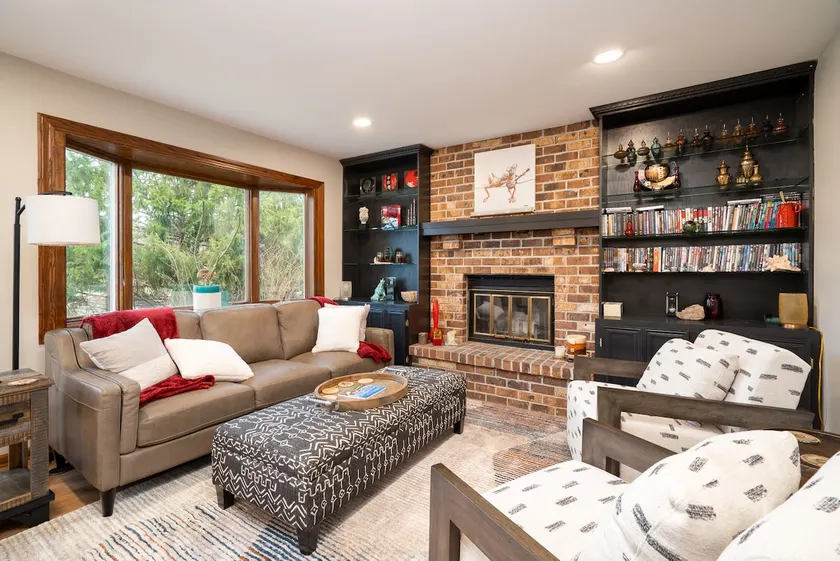 Creekside Lodge - Image 1