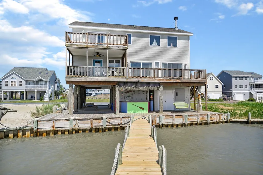 Bayfront w/ stunning views by Seaside Vacations - Image 1