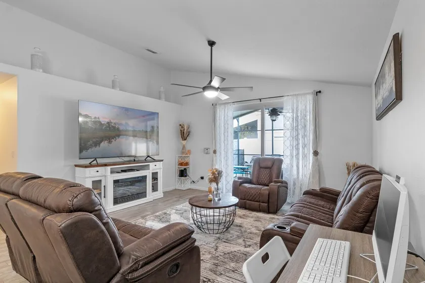 Wonderful Weston Hills Villa SE Facing Pool - Image 1
