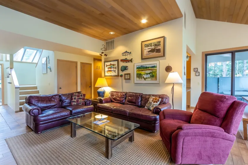 MELA02 - Spacious Home, A/C, Hot Tub, Sauna, Sharc Passes, Dog Friendly - Image 1