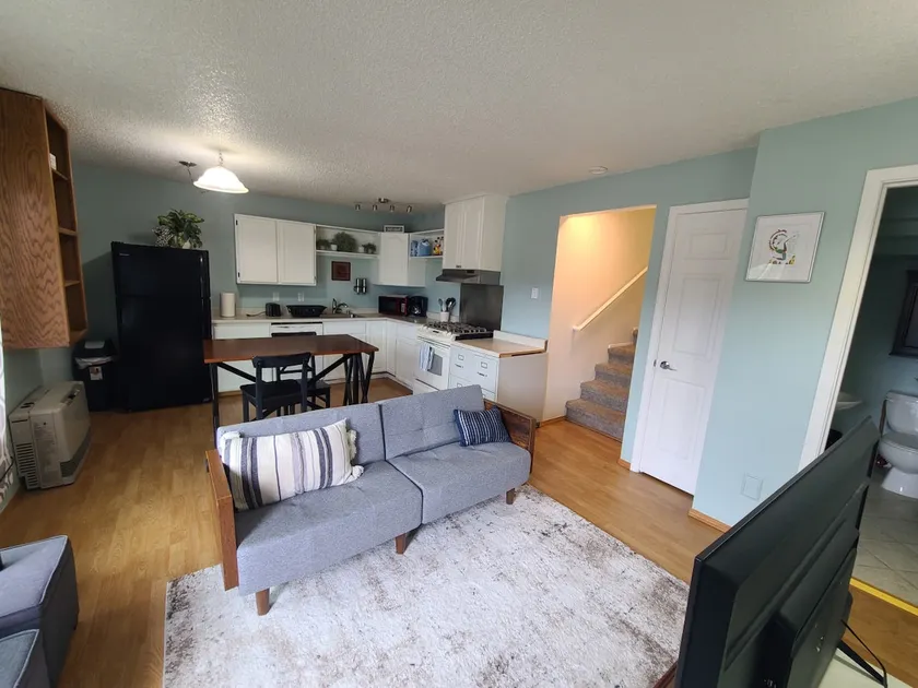 Boutique condo close to trails 1 bed 1.5 bath - Image 1