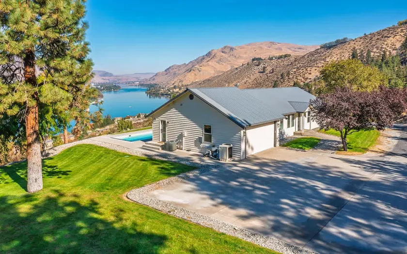 Columbia River View w/ heated pool & hot tub! - Image 1