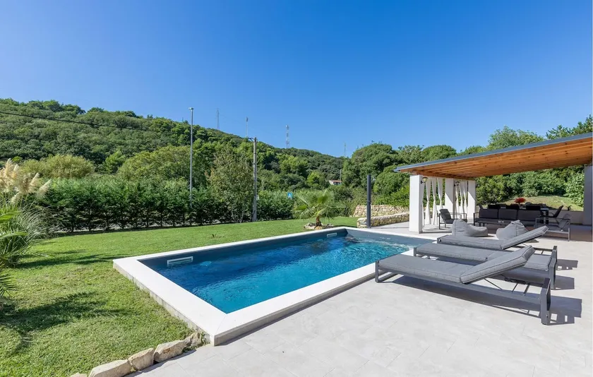 Acogedora casa en Mundanije - Image 1