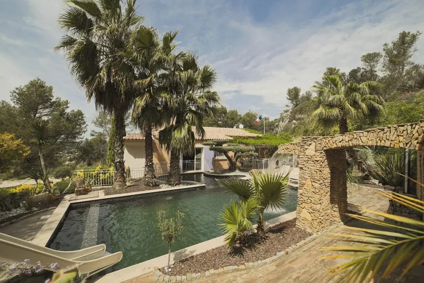 Homerez - Elegante Villa con Piscina en Aubagne - Jacuzzi Incluido - Image 1