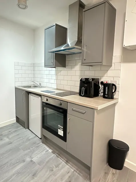 Train Station Apartments- paid parking - Image 1