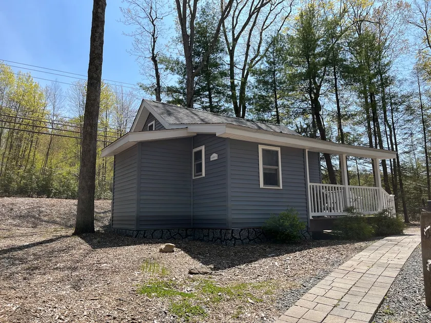 Lake Wallenpaupack Lakeside Cabins - Carins 8 - Image 1