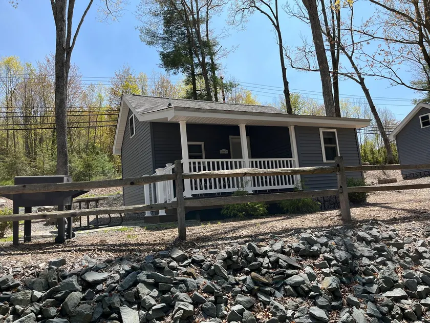 Lake Wallenpaupack Lakeside Cabins - Carins 10 - Image 1