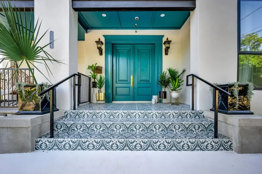 ATX Historic Gem | Near DT | 3 Suites for 10 - Image 1