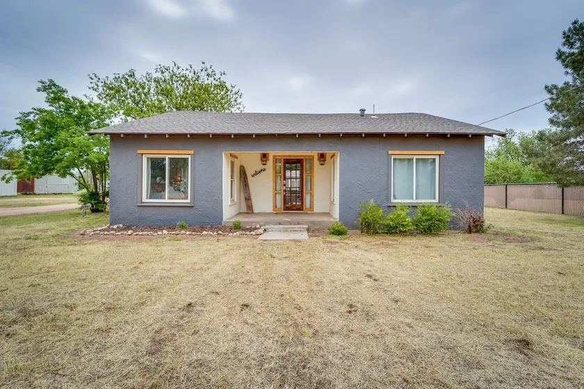 Cozy Home w/ Spacious yard Hunters welcomed - Image 1