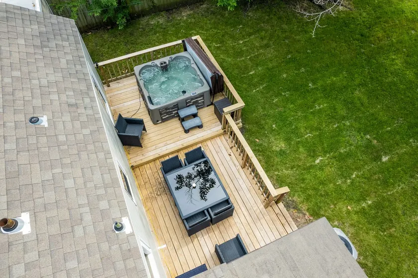 Next to Expo, 5 beds, Hot-tub, corn hole, pets! - Image 1