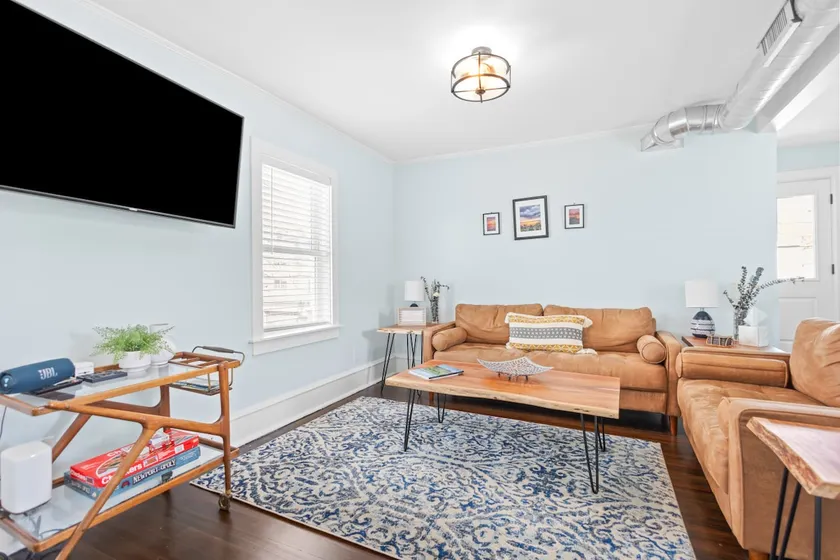 Fabulous Pied-á-Terre Close to Beaches & Downtown! - Image 1