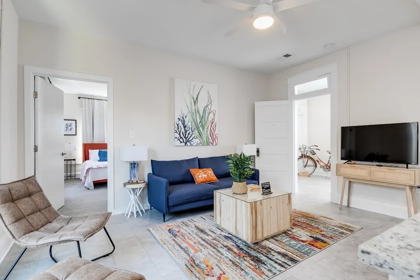 Charming Coastal Getaway In Downtown! - Image 1