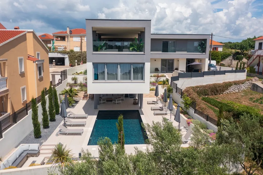 Modern villa w/ heated pool & terrace jacuzzi - Image 1