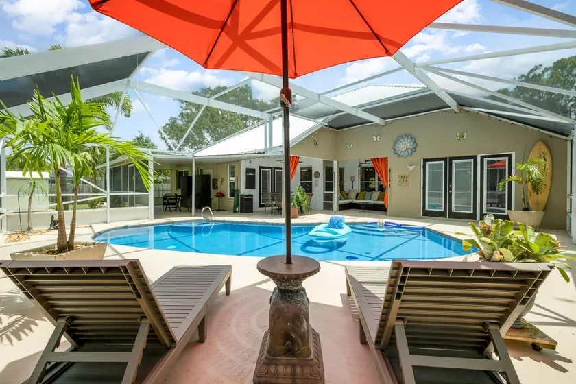 Elegant 4BR Pool Sanctuary - Ideal for Work or Play! - Image 1