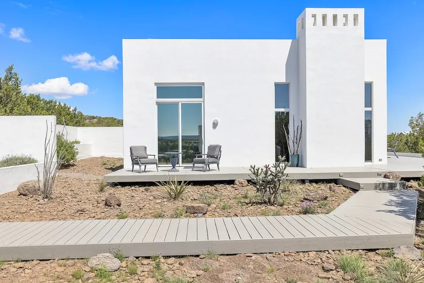 Kingfisher – Modern inside, gorgeous outside - Image 1