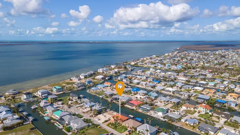 3/2 Pool Home on the Water in St. James City! - Image 1