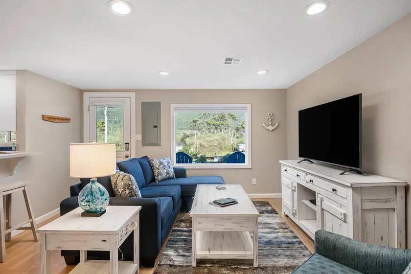 Exquisitely Cottage Inside and Out - Image 1