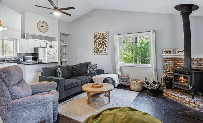 Saltbox Condo with Fireplace, near Quechee Village - Image 1