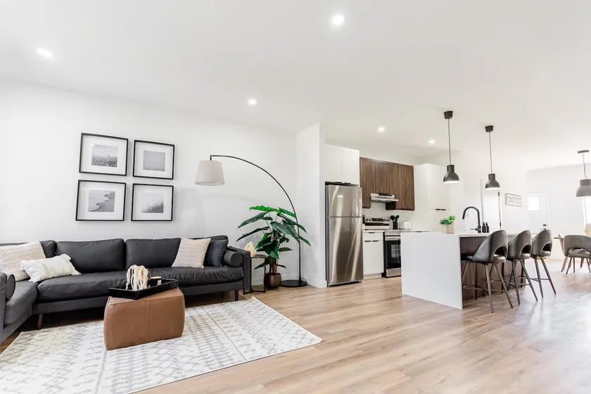 *New Modern Home | Free Parking | 5 mins Downtown* - Image 1