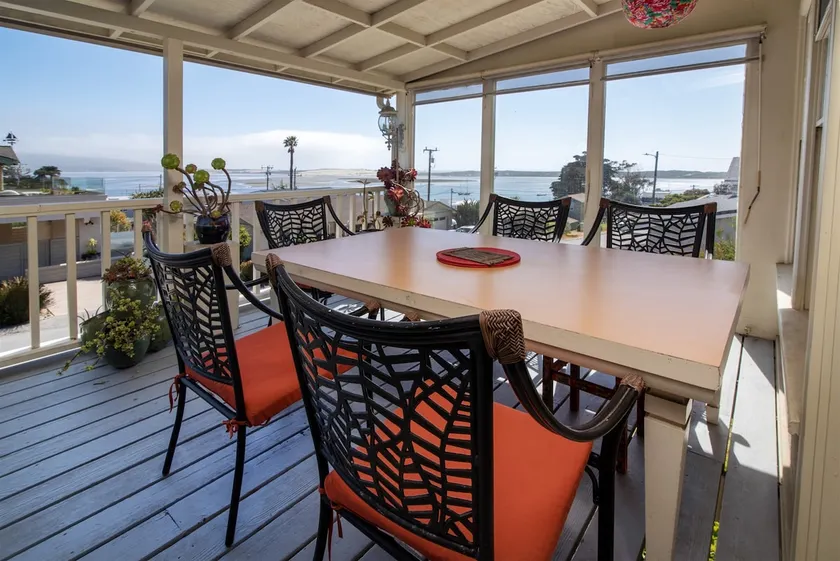 The Miramar House: Spacious with Amazing Views! - Image 1