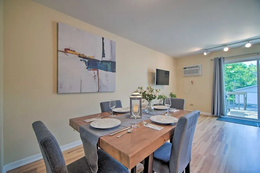Charming 2Bd Townhome Near Beach & Base, Six Flags - Image 1