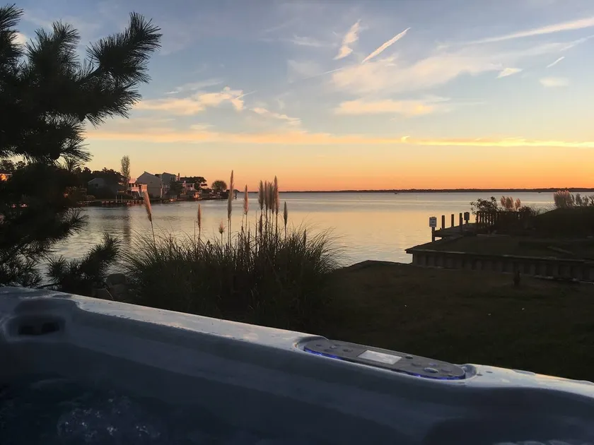 Bay view | 3BR House | Hot Tub & Private Dock - Image 1