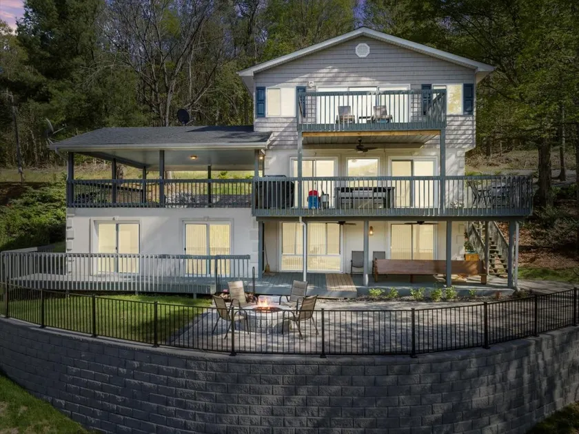 Spacious Waterfront Home on Claytor Lake - Image 1