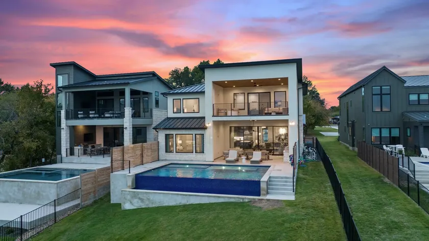 Luxe Lakefront Haven | Concierge Services - Image 1