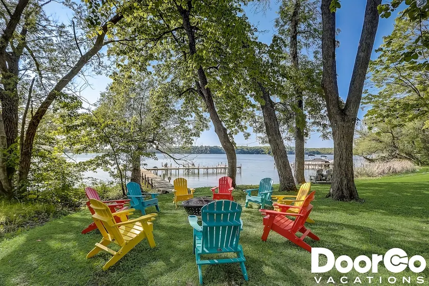 Lakefront! Huge Game RM + Chefs Kitchen! Sleep 40! - Image 1