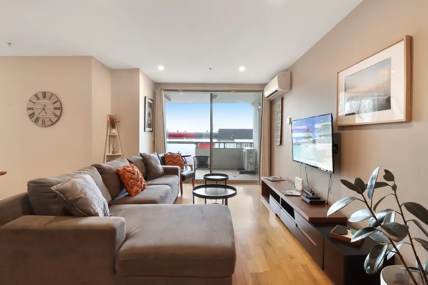 Terminus Apartment I Steps from Geelongs Buzz - Image 1