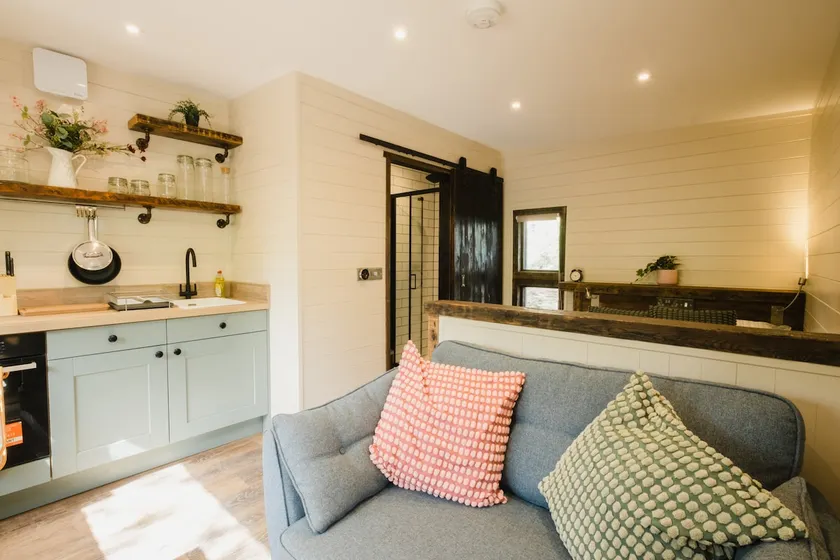 Couples Cabin, Cupwith - Image 1