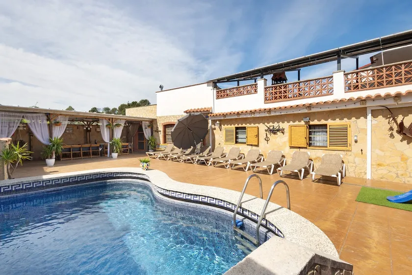 Villa \"Cal Ramon\" pour 15 personnes avec piscine privée, Wi-Fi et climatisation - Image 1