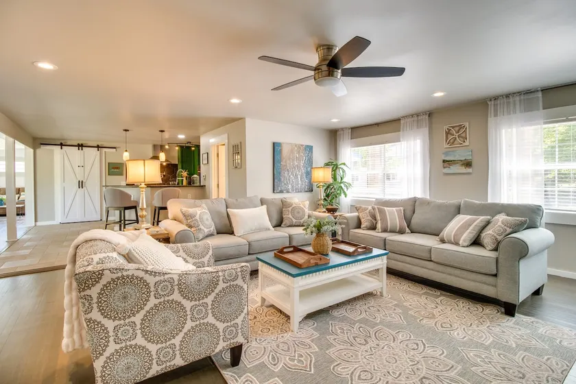 Charming Mountain Home Retreat: Walk to Marina! - Image 1