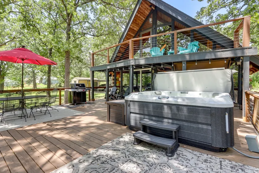 Furnished Deck + Lake Access: Fairland Log Cabin - Image 1