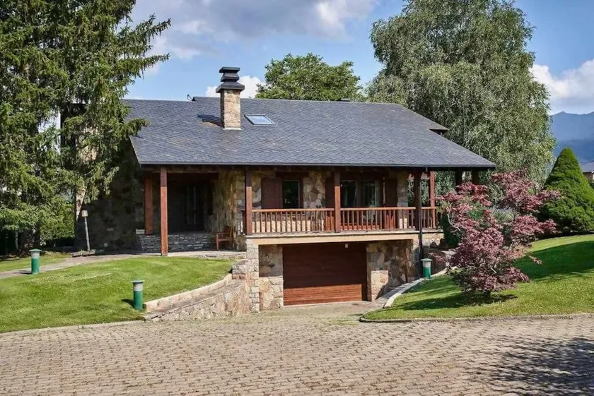 Idyllic villa in Bellver - Image 1