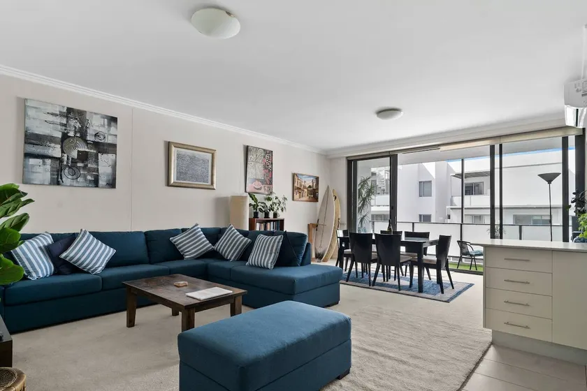 Newtown Outlook - Vibrant Parkside Retreat near CBD - Image 1