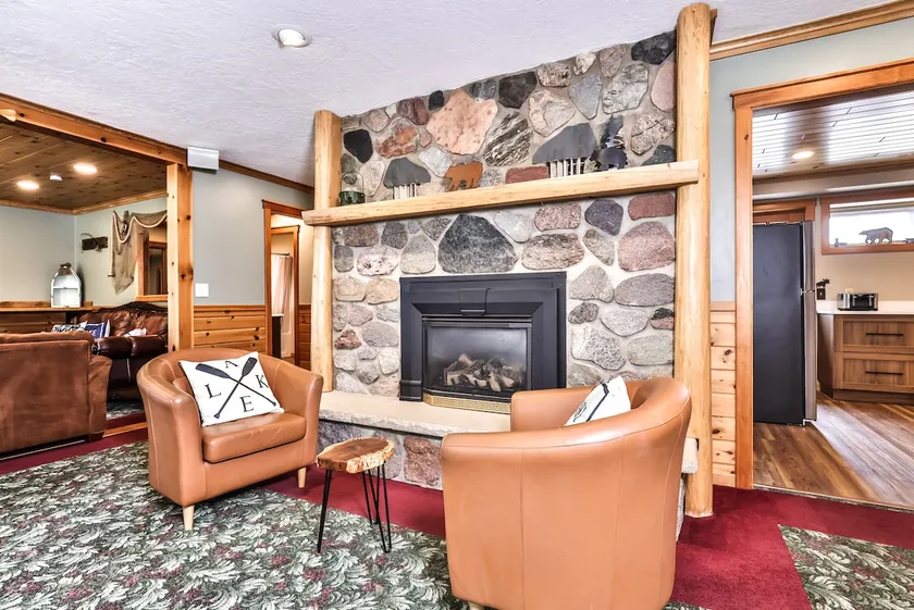 Large lakeside cabin in Minocqua with dock! - Image 1