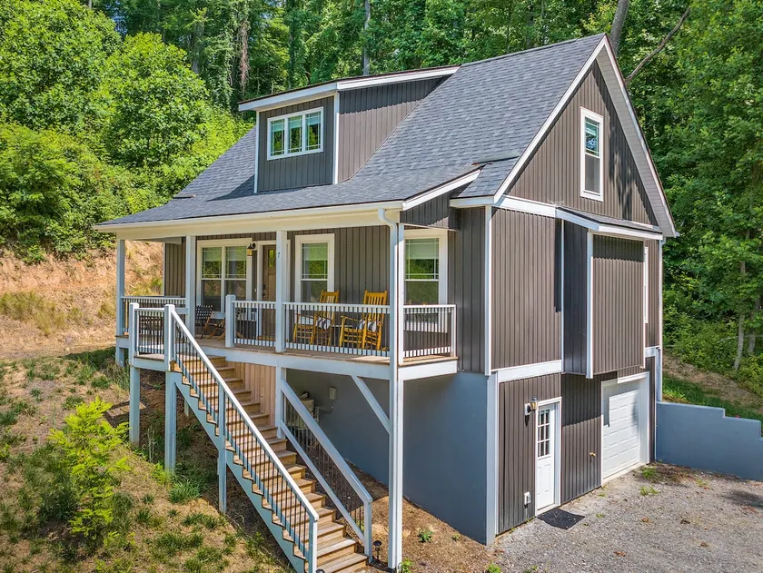 Spacious 3BR Retreat w Game Room Near Pisgah - Image 1